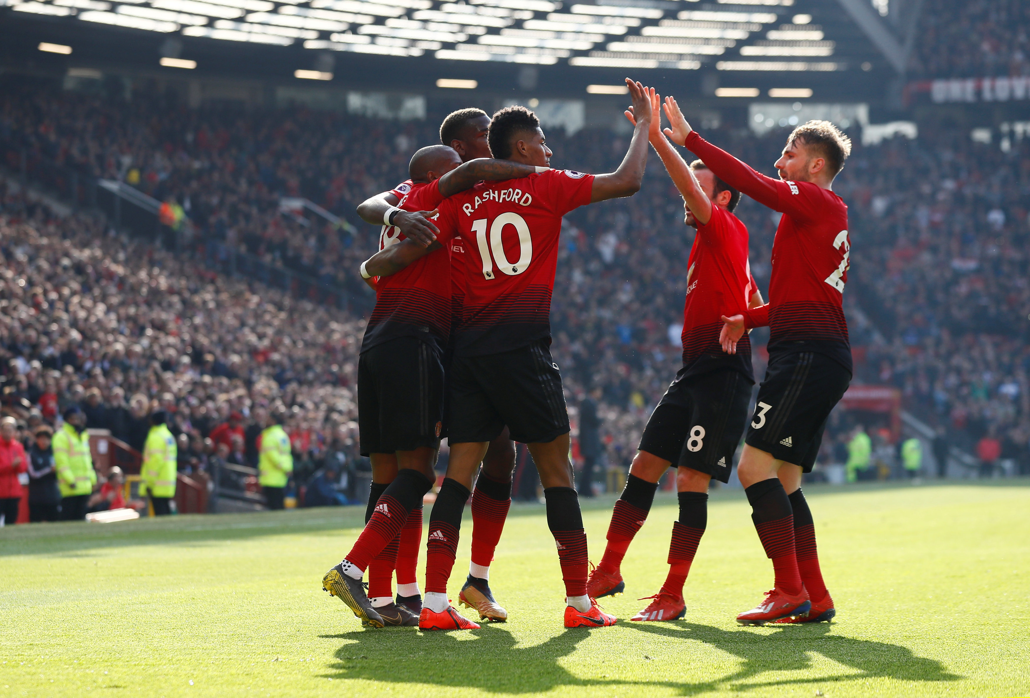 球迷们纷纷 球迷们纷纷